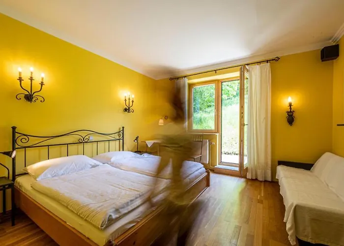 Buehnenwirtshaus Juster *